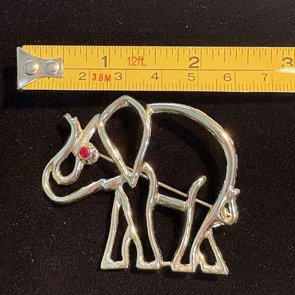 Vintage Sears Elephant Outline Brooch Gold Tone Red Eye Modernist Pin 1980s - Picture 8 of 9